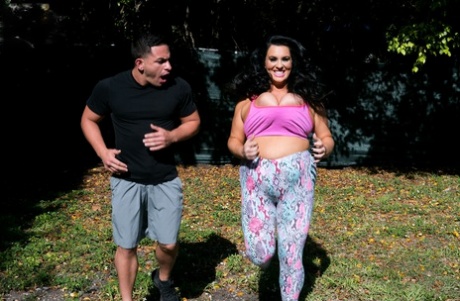 Flexible BBW Kat Bailey and a guy play with her huge tits and nipples