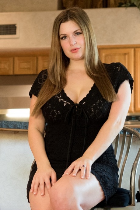 Chubby first timer lifts up her black dress to expose twat and bare ass