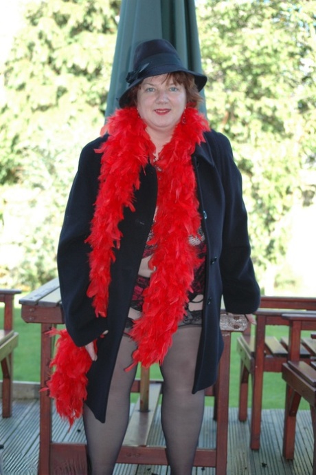 Fat amateur uncups her huge breasts as she steps inside to change clothes