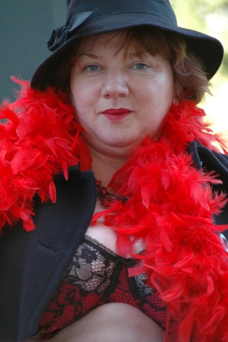 Fat amateur uncups her huge breasts as she steps inside to change clothes