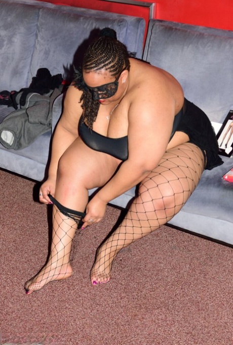 SSBBW wears a mask while unveiling her huge saggy tits and massive ass