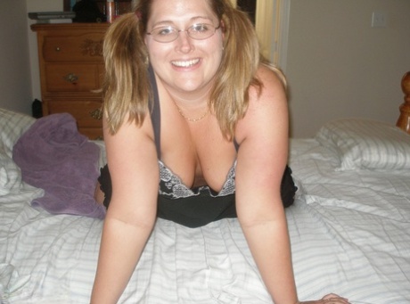Amateur BBW Gangbang Momma has her pussy shaved before sucking off a cock