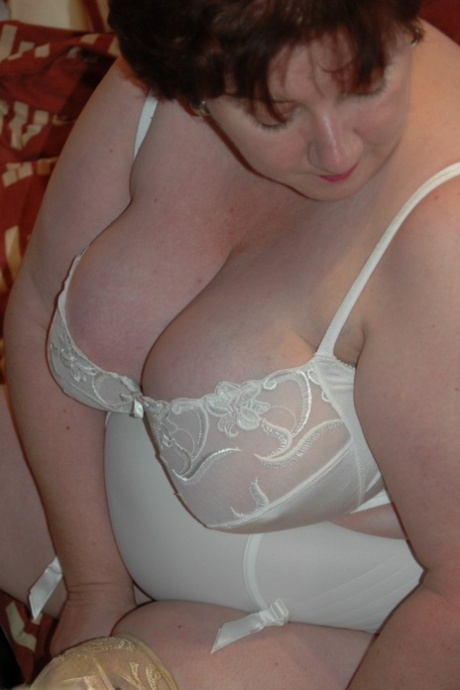 British BBW Chris 44g dons a big hat in her underthings and nylons
