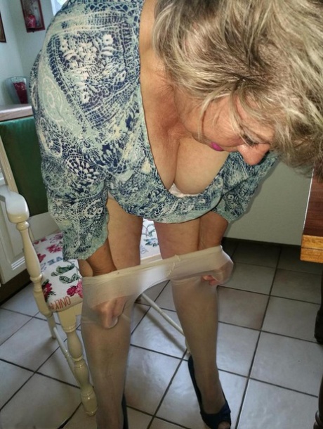 Chubby GILF