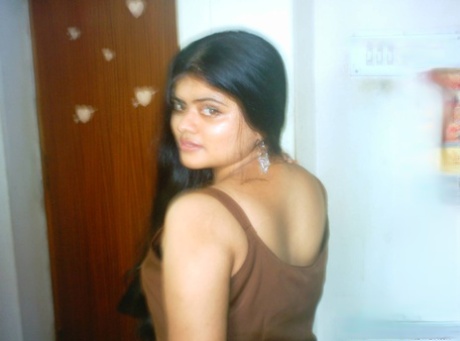 Indian plumper unveils her natural tits & dark areolas before showing her bush