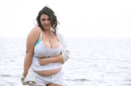 Obese woman Rose Blush gets totally naked before getting in bathtub