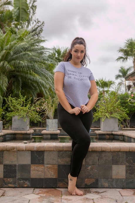 Amateur BBW Lexi Lloyd peels off black leggings on her way to standing naked