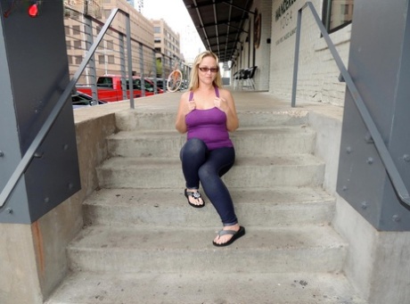 Fat blonde Dee Siren exposes herself in public before pussy play in a vehicle