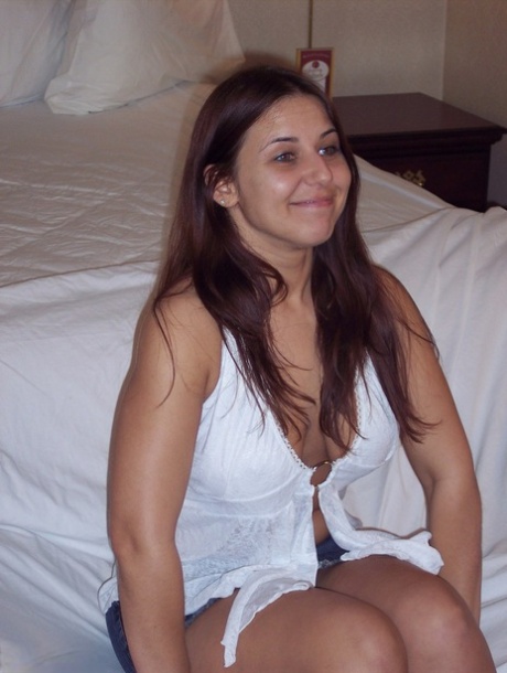 Amateur chick Lexxxi flaunts her juicy ass on a bed in heels during her debut
