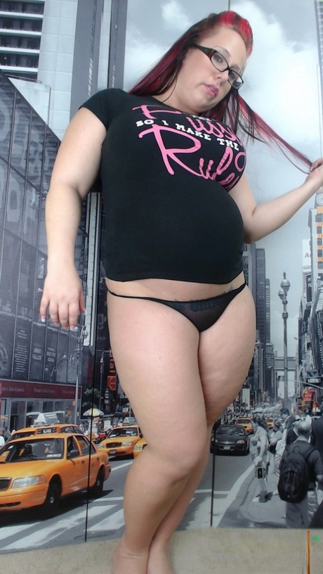 Pregnant hot redhead Peaches revealing her huge belly and massive nipples