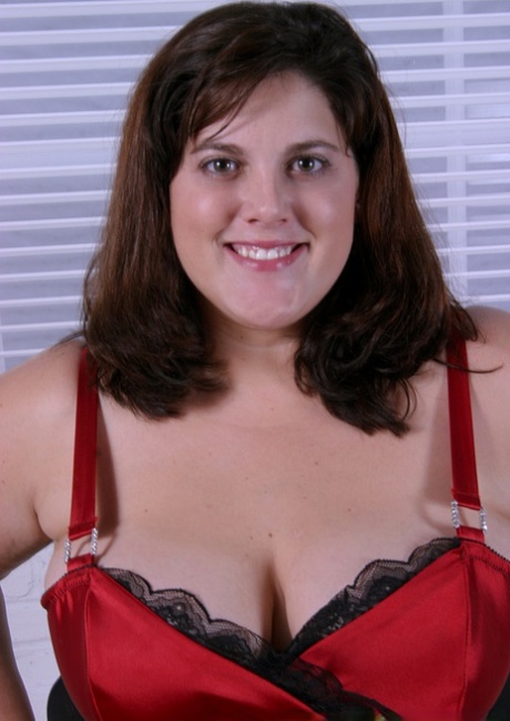 SSBBW Erin Mccormick gets jizz on her face during a POV blowjob