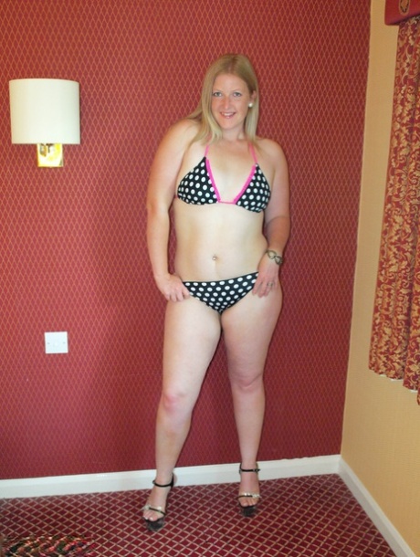 Amateur girl Samantha takes off a polkadot bikini to stand naked in heels