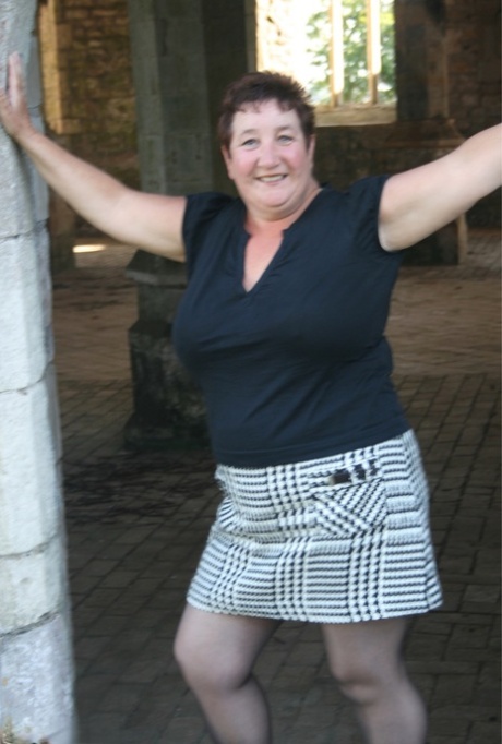 Mature BBW Kinky Carol strips to her lingerie and stockings in an old dwelling
