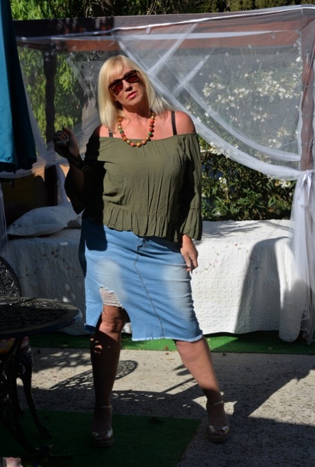 Fat blonde Melody fondles her breasts while outdoors in sunglasses