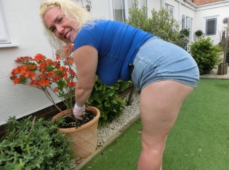 Mature blonde fatty Barby gets naked while doing her gardening
