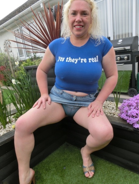 Mature blonde fatty Barby gets naked while doing her gardening