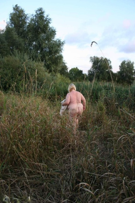 Obese British woman Lexie Cummings gets naked while out in the country