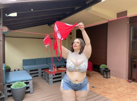 Obese brunette Mia Sweetheart oils up her curvy body after getting bare naked