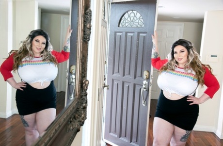 Obese chick Amy Villainous looses her knockers to begin MMF sex