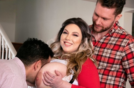 Obese chick Amy Villainous looses her knockers to begin MMF sex