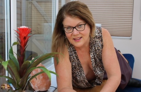 Older amateur Cassandra Uk models by herself and sucks cocks as well