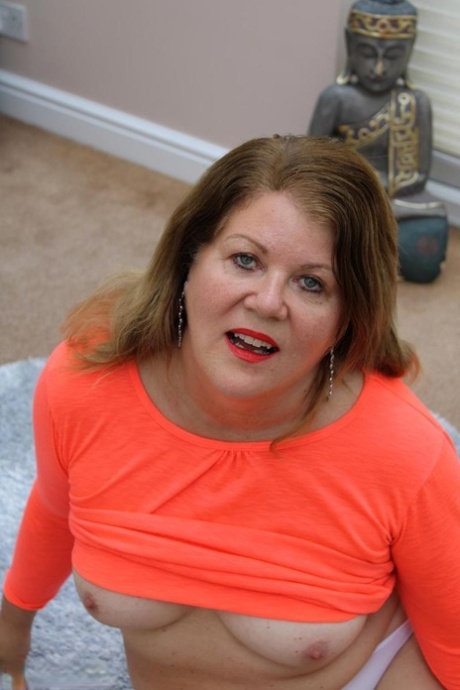 Older amateur Cassandra Uk models by herself and sucks cocks as well