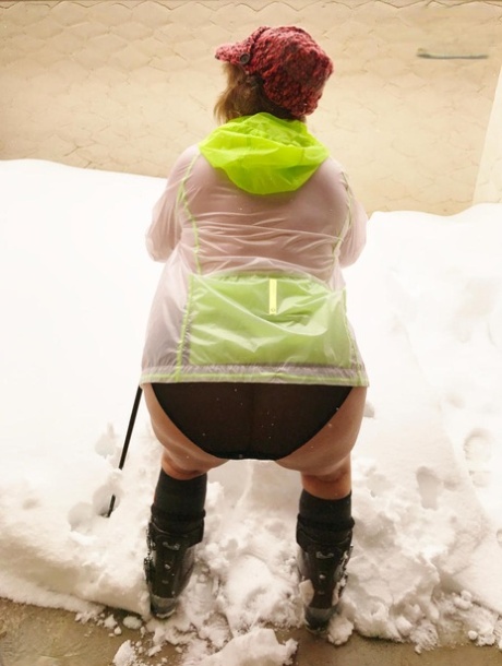 Mature woman Busty Bliss shows her big tits while poling in ski boots