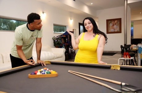 Obese brunette Amanda Thickk has sex on a bed with a black boy