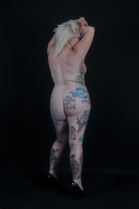 Tattooed blonde Mollie Foxxx gets naked in heels during a solo engagement