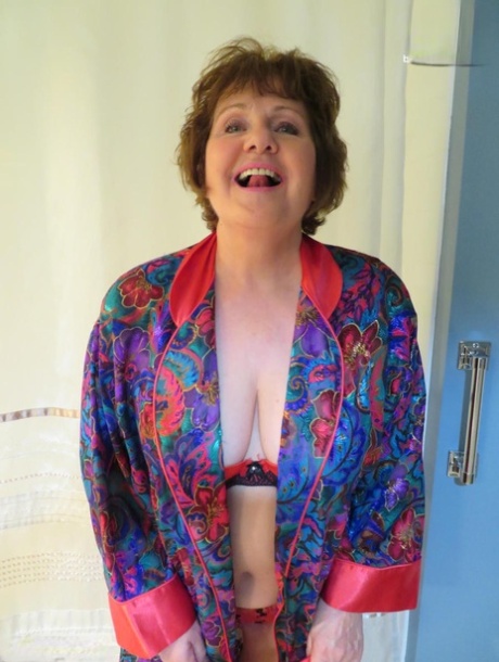 Mature lady Busty Bliss plays with a penis in her glasses and underthings