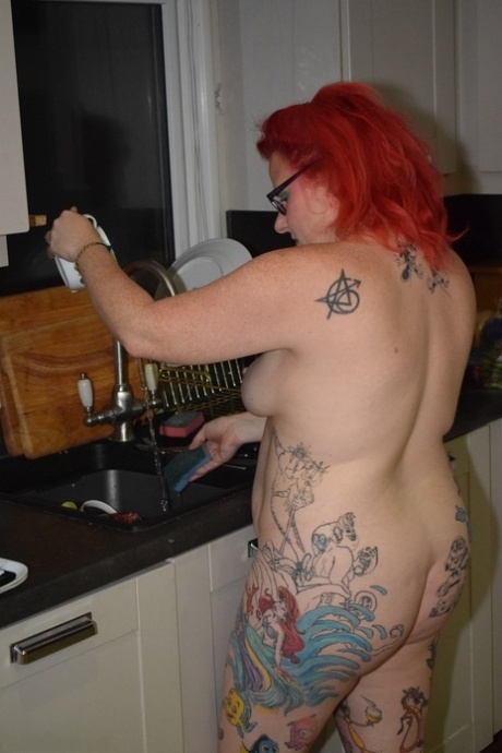 Tattooed British lady Mollie Foxxx does her housework in the nude