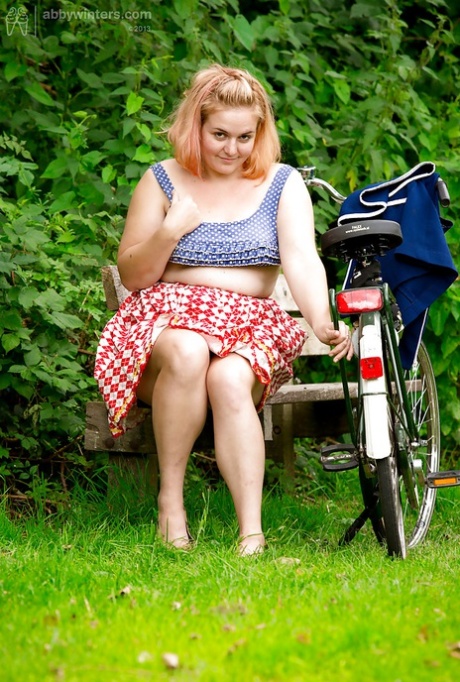 Amateur plumper Poppy C removes blouse and skirt to masturbate outdoors
