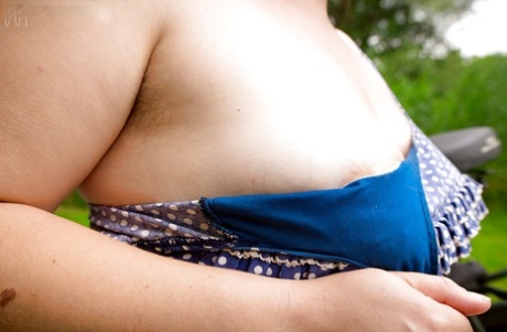 Amateur plumper Poppy C removes blouse and skirt to masturbate outdoors