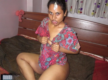 Indian female flaunts her big ass before showing her naked pussy