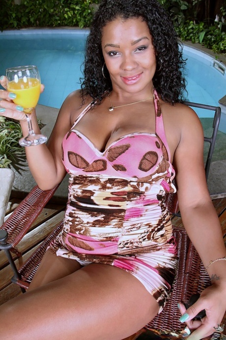 Fatty Latina babe Priscila Fernandes masturbating pussy outdoor