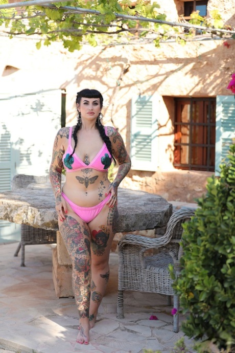 Fatty babe Cherrie Pie flaunts her sexy tattooed body & juicy juggs outside
