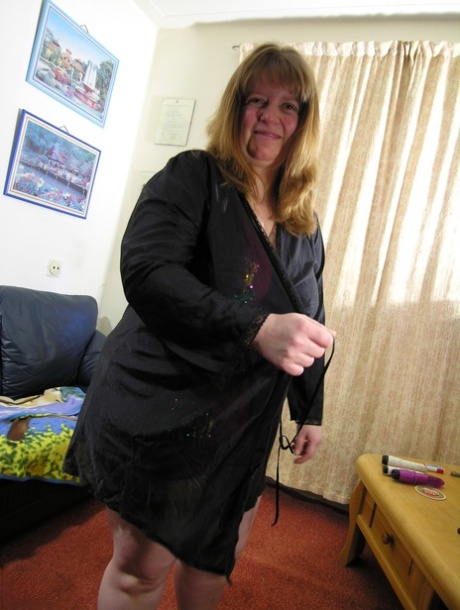 Mature BBW amateur Janny flaunts her big ass, sucks cock & toys herself