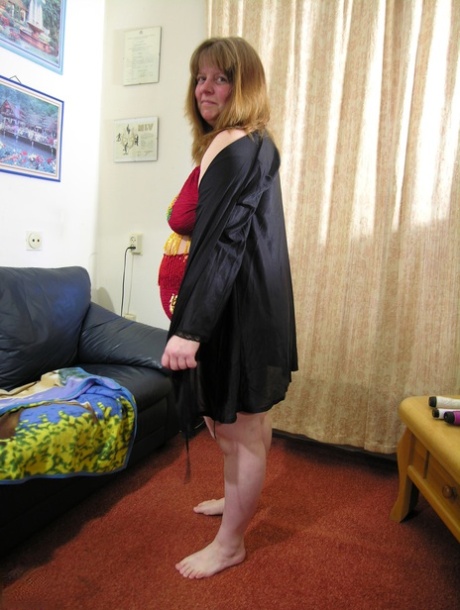 Mature BBW amateur Janny flaunts her big ass, sucks cock & toys herself
