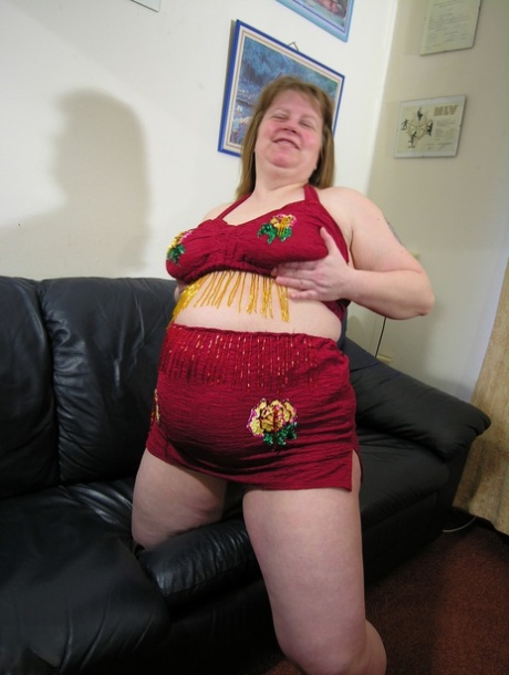 Mature BBW amateur Janny flaunts her big ass, sucks cock & toys herself