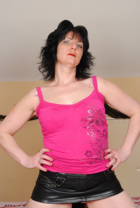 Naughty amateur mom Scarla La Faux strips to her stockings and toys her cunt