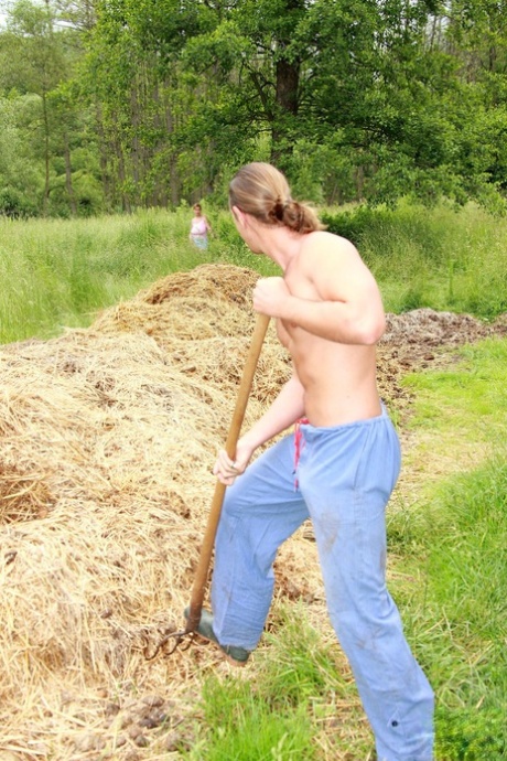 Chubby country girl Lea reveals her huge naturals and rides a dick outdoors