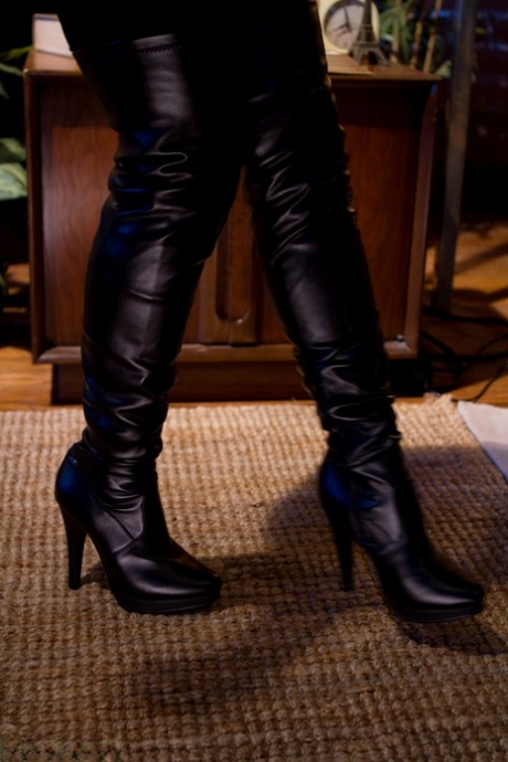 Femdom Ashley Fires has a hot lezdom session with a chubby lesbian