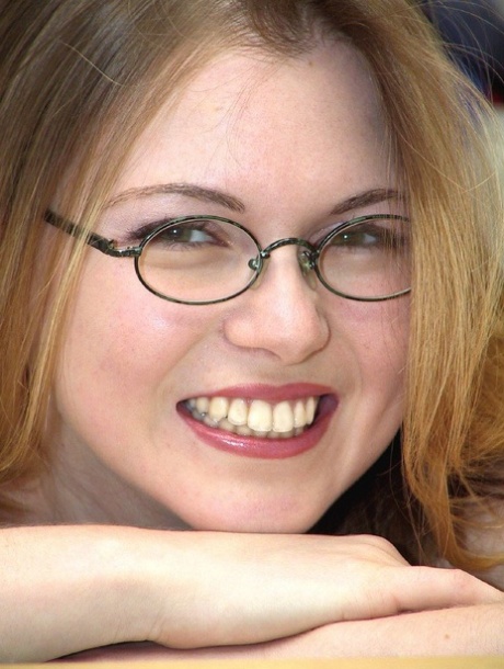 Teen amateur in glasses poses naked and flaunts her soft sexy skin