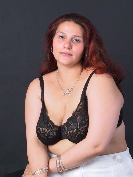Fat mature babe Eda goes topless & covers her natural knockers with her hands