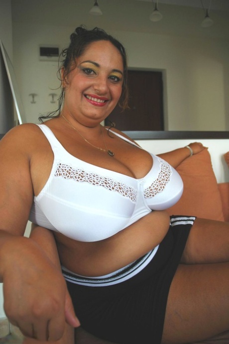 Horny mature with huge saggy boobs Irene poses topless in a solo