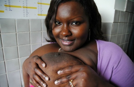 Curvy amateur ebony Mariana Kodjo displays her huge saggy tits in a solo