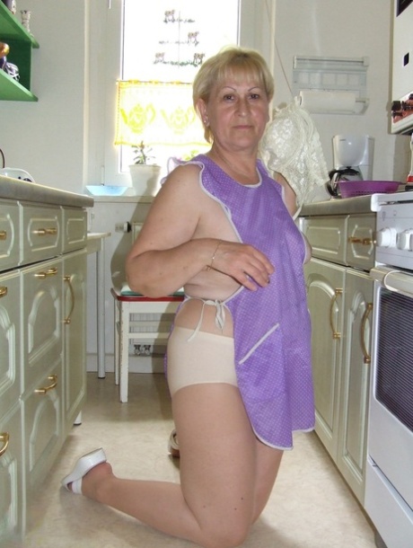Short haired German cleaning lady Dagmar shows her mature cunt in the kitchen