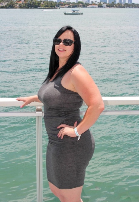 BBW bombshell Virgo Peridot bends over to show her extra-large booty outdoors
