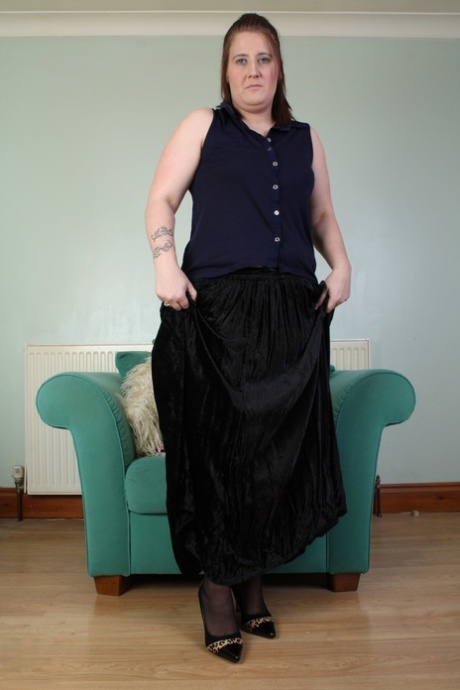 Mature BBW Sylvie toys sweet pussy while masturbating on the couch
