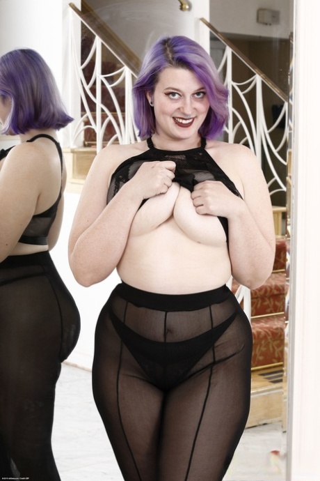 Chubby American Nyx Night shows her big tits, ass and hairy pussy in a solo